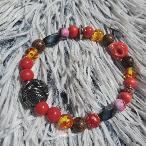 Handmade Beaded red skull Bracelet - Picture 3 of 4